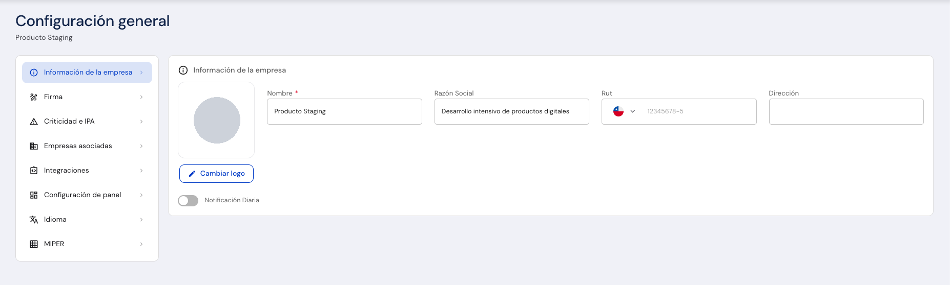 Pantalla Configuración general con el menú lateral de ocho secciones y la tarjeta Información de la empresa